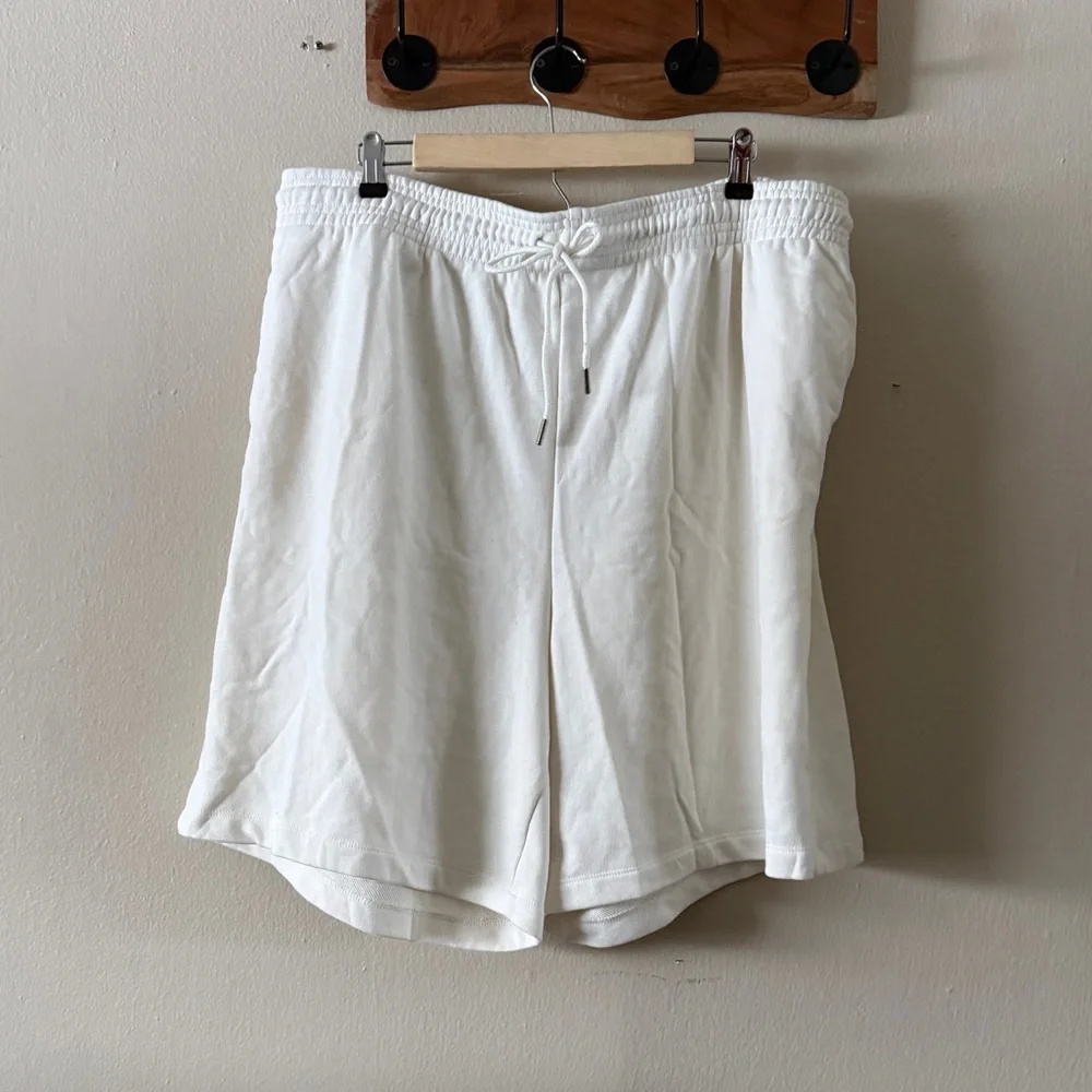 H&M Soft White Sweat Shorts Elastic Drawstring Waist Athleisure Coastal size XXL